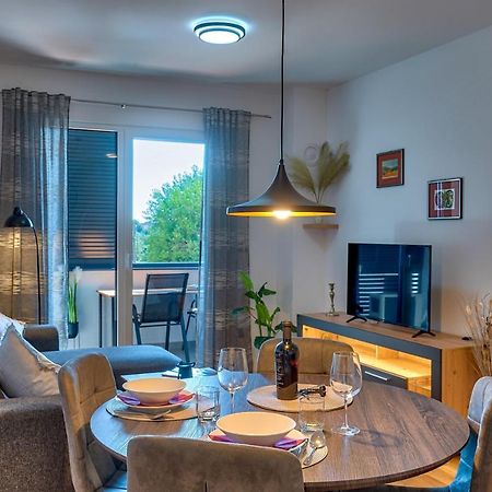 Art Apartment Monvidal Pula Bagian luar foto