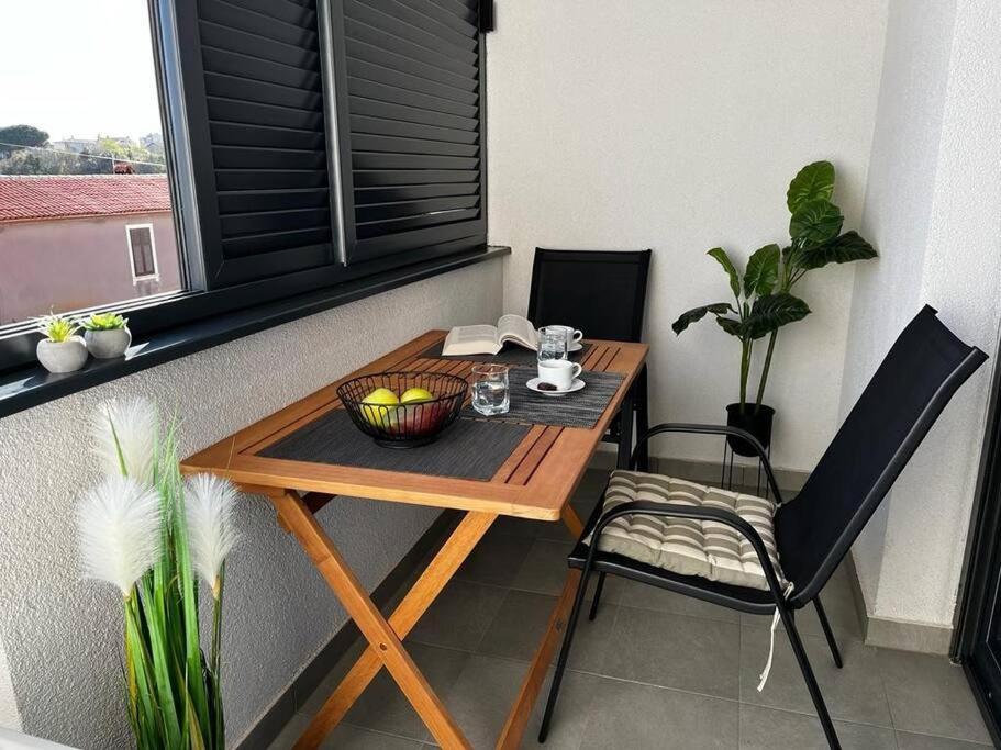 Art Apartment Monvidal Pula Bagian luar foto