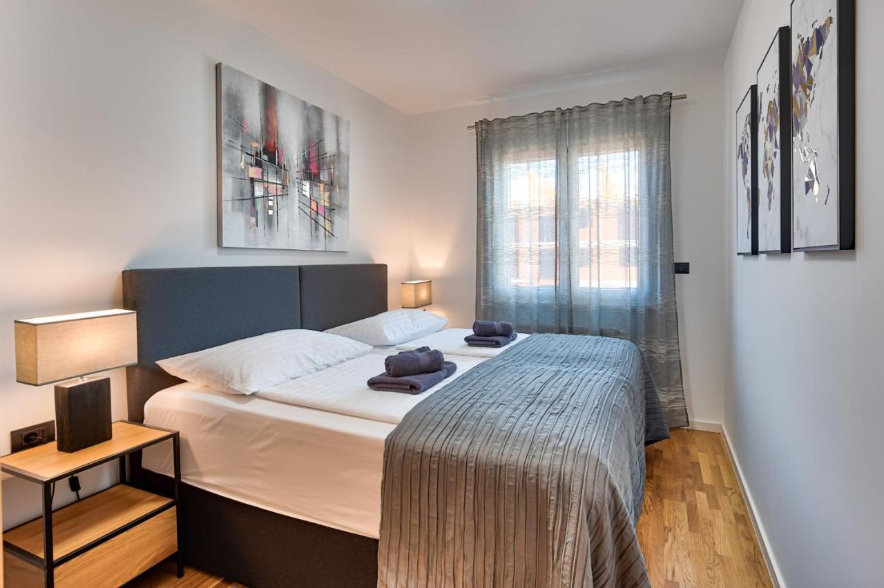 Art Apartment Monvidal Pula Bagian luar foto