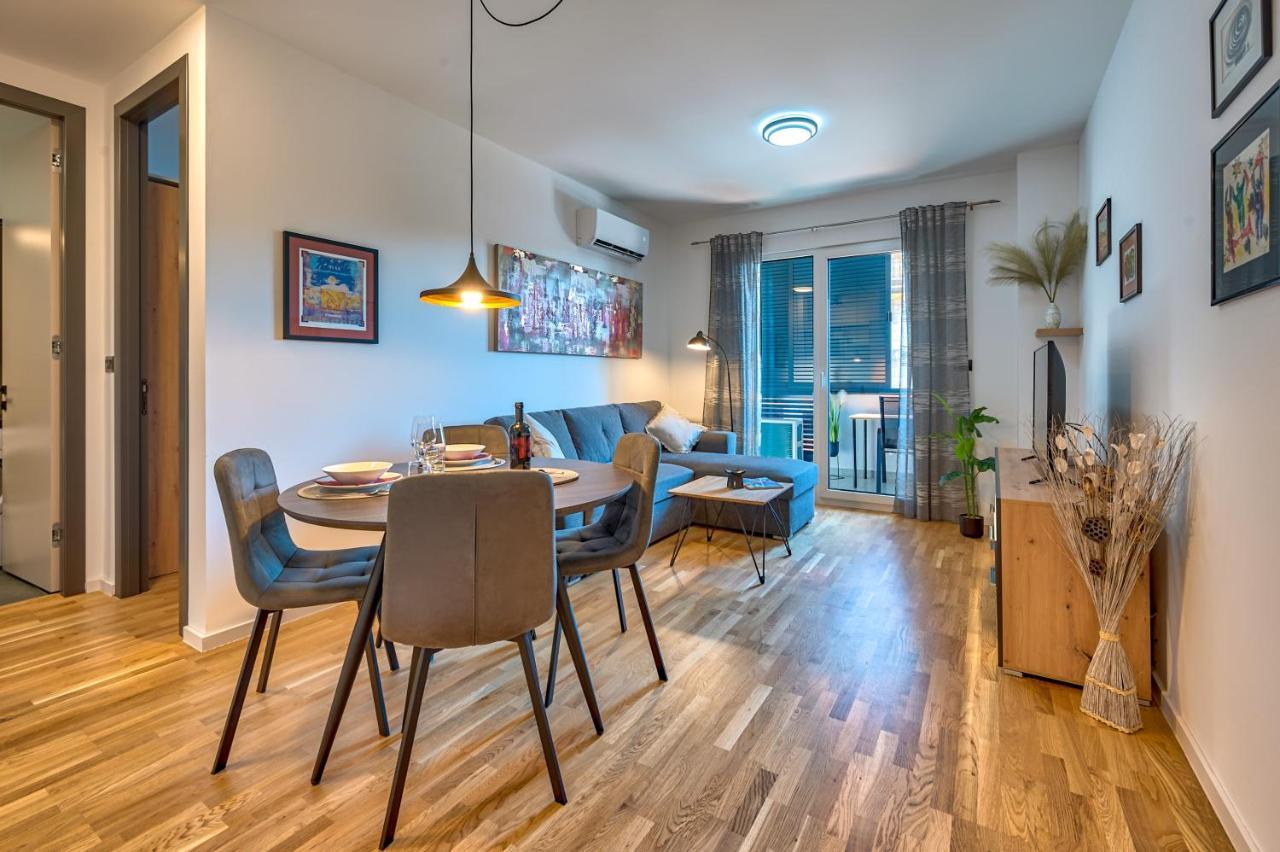 Art Apartment Monvidal Pula Bagian luar foto