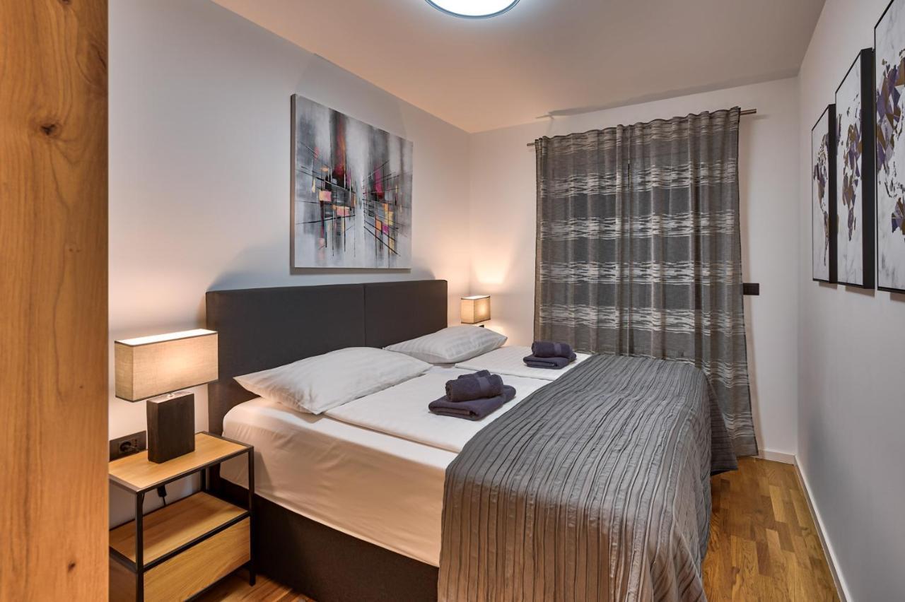 Art Apartment Monvidal Pula Bagian luar foto