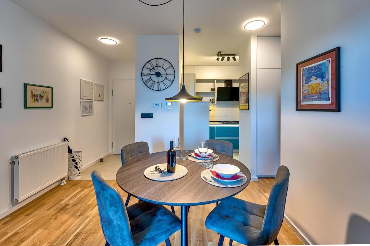 Art Apartment Monvidal Pula Bagian luar foto
