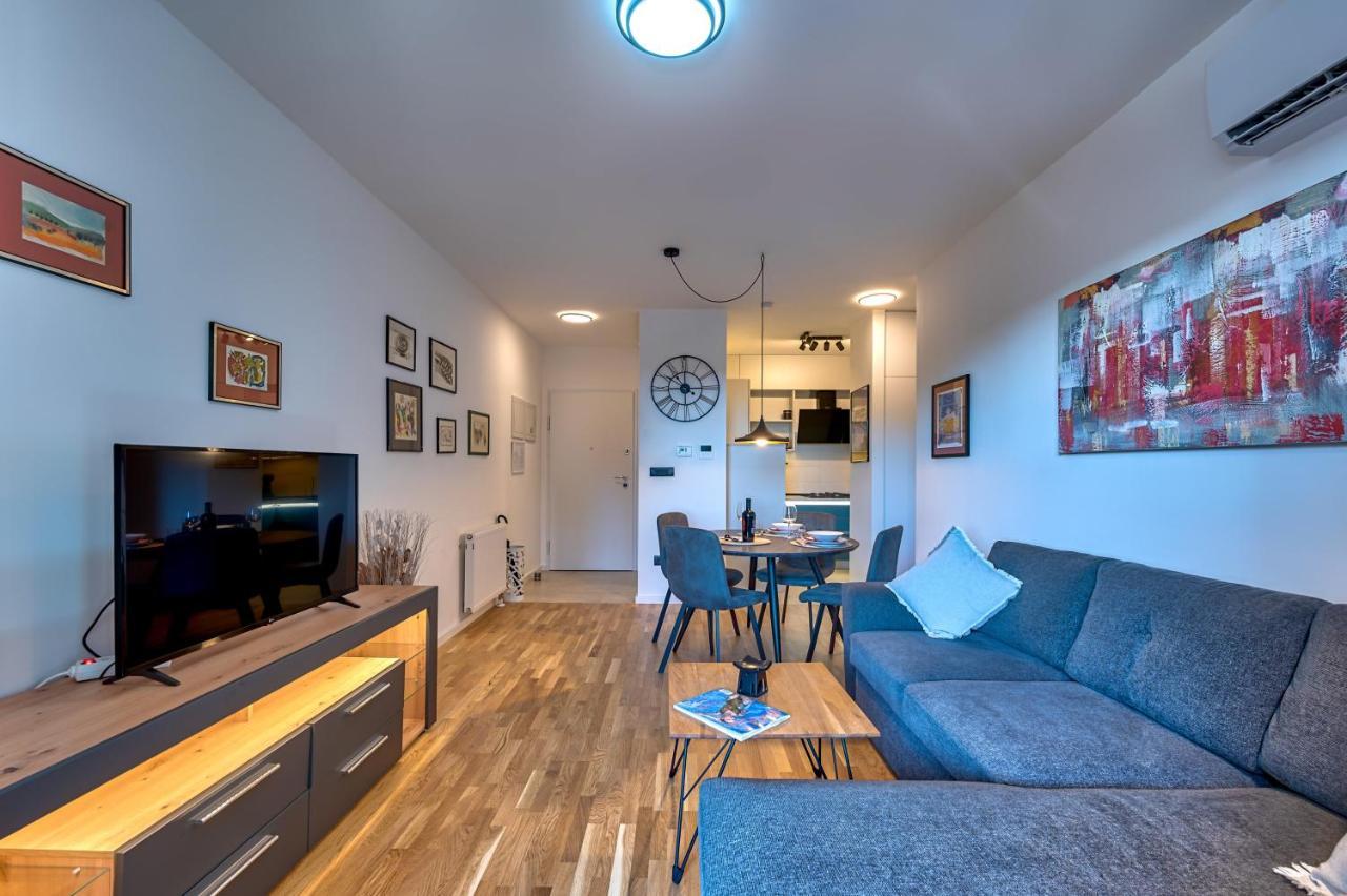 Art Apartment Monvidal Pula Bagian luar foto